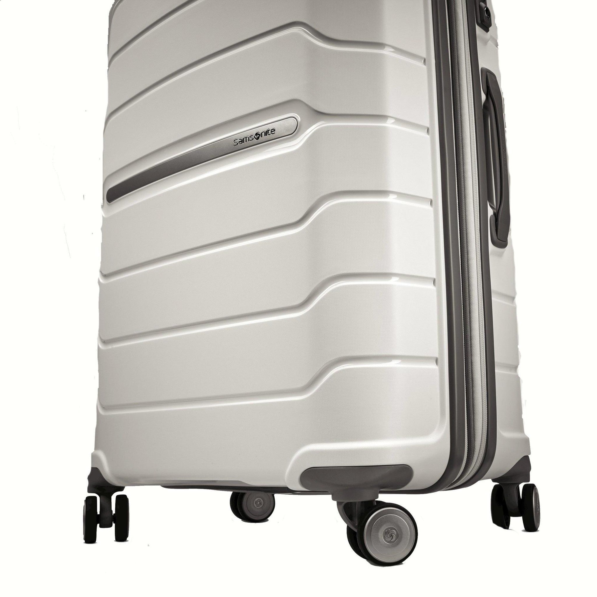 Samsonite Freeform 24" Spinner – Luggage Pros